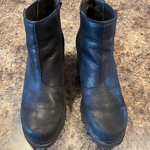 Women's Sorel Joan of Arctic III Chelsea Waterproof Wedge Boots. Size 8.5.